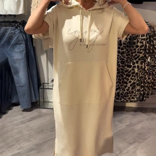 Hiba™ | Avslappet kjole med hette og feminin passform