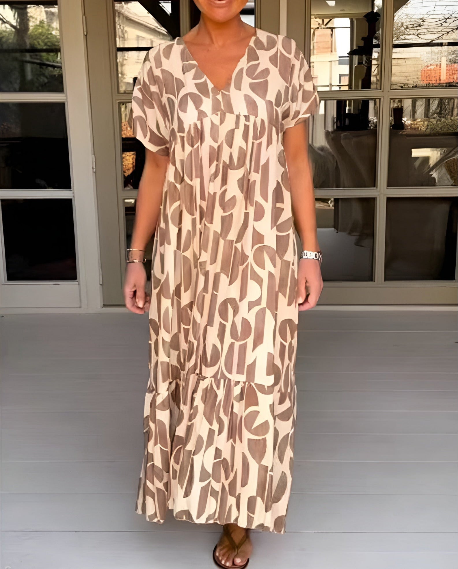 Colette | Flytende kjole med V-hals