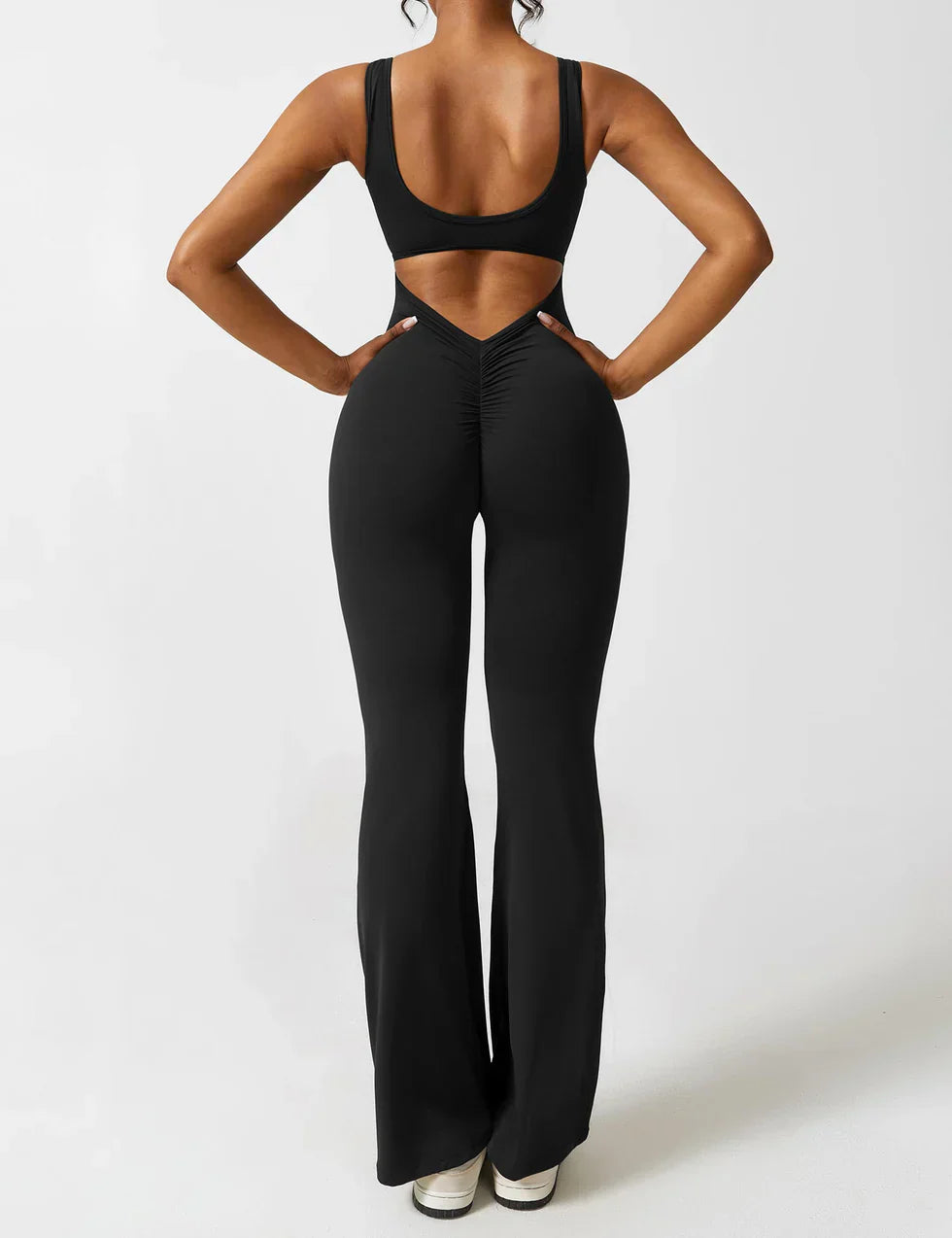 Pyloo Sierra | Jumpsuit med åpen V-rygg
