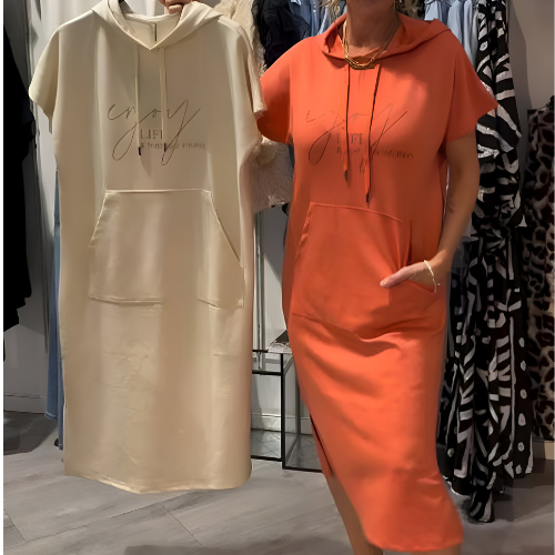 Hiba™ | Avslappet kjole med hette og feminin passform