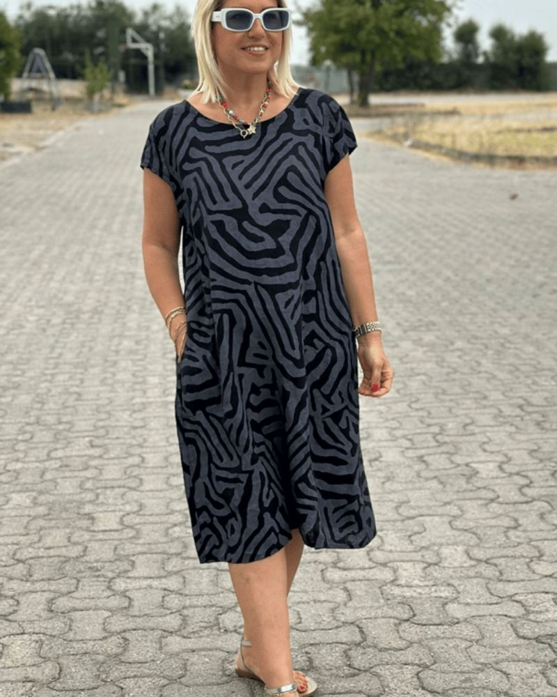 Claudia™ – Sommerkjole med rund hals og vakkert mønster