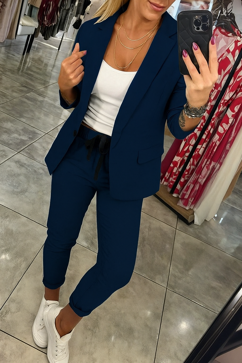 Liv | Personlig sett med myk blazer og løse joggebukser