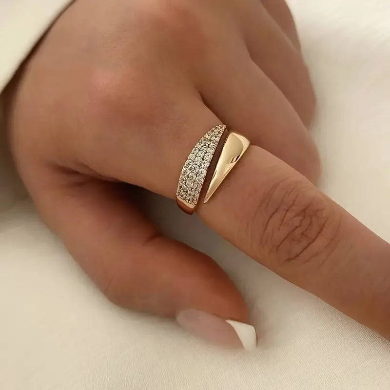 Elegant gullring med glitrende stener (1+1 GRATIS)