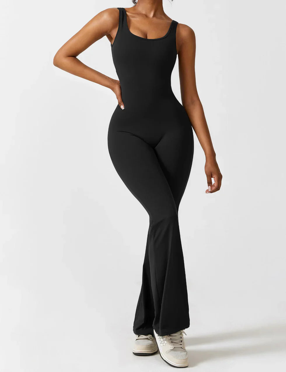 Pyloo Sierra | Jumpsuit med åpen V-rygg
