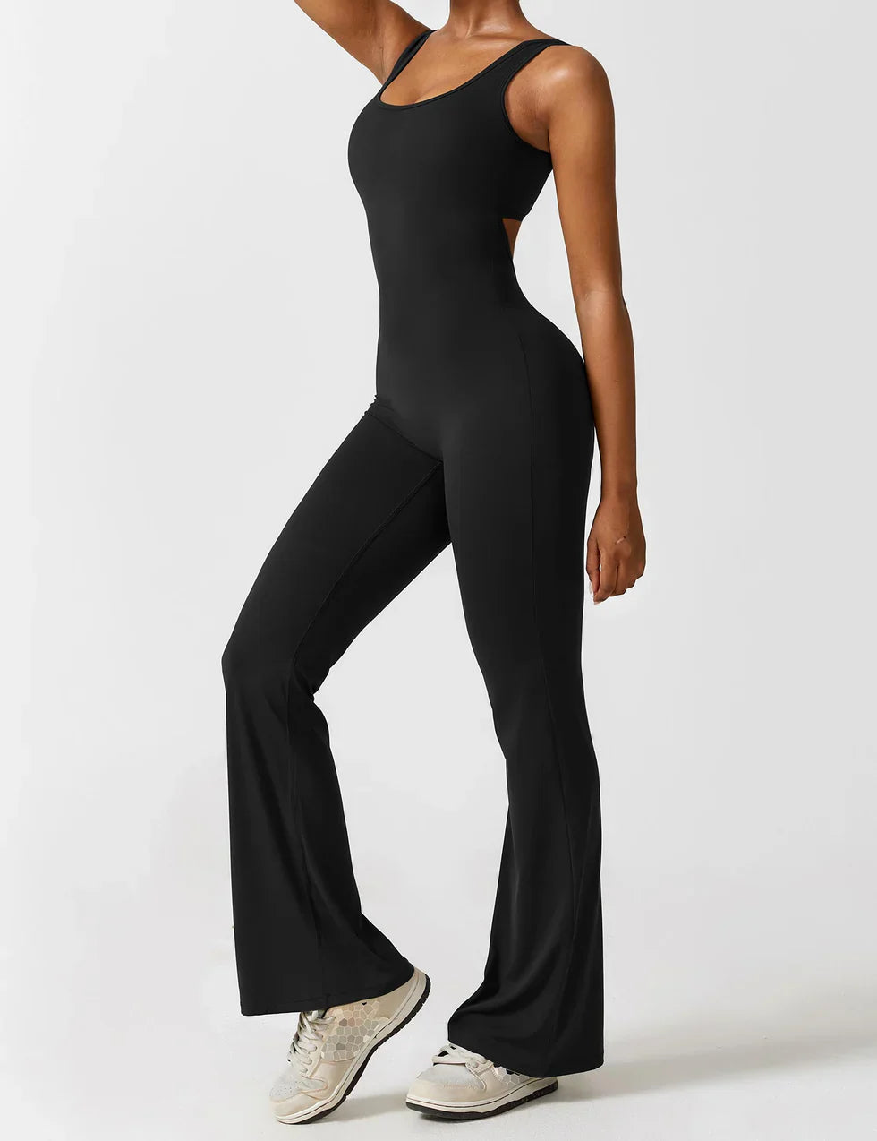 Pyloo Sierra | Jumpsuit med åpen V-rygg