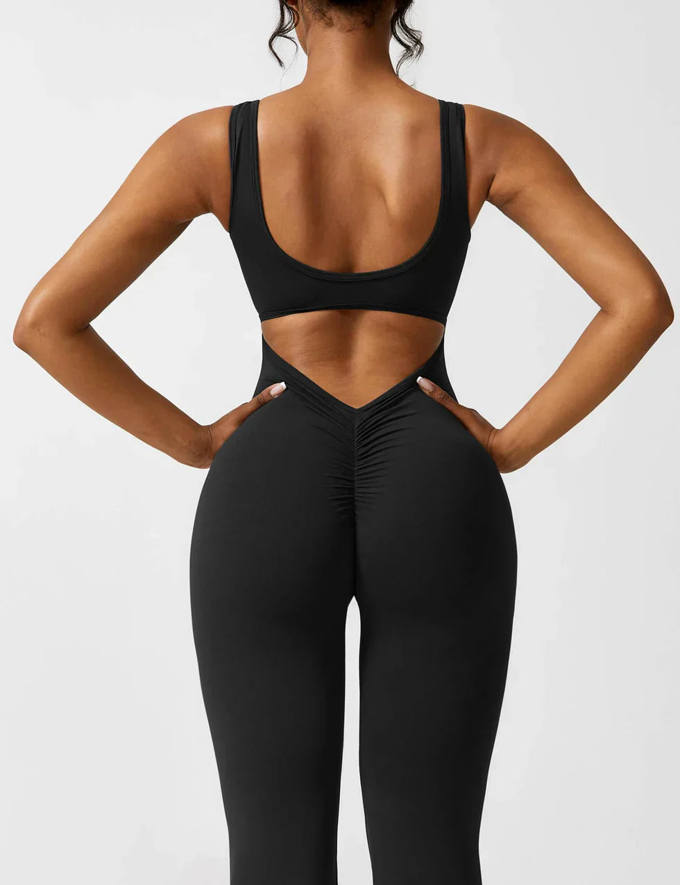 Pyloo Sierra | Jumpsuit med åpen V-rygg