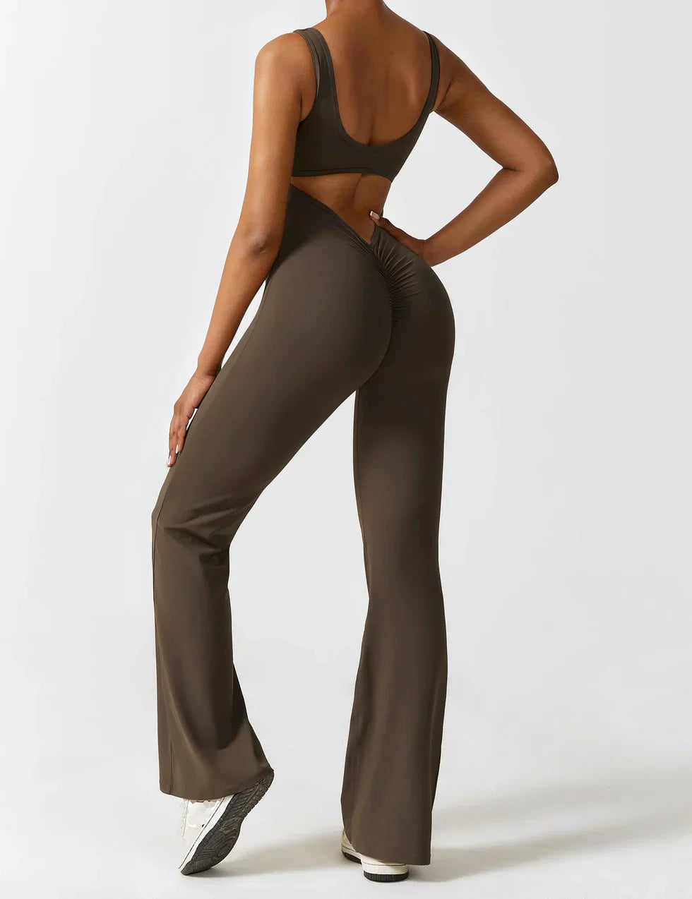 Pyloo Sierra | Jumpsuit med åpen V-rygg