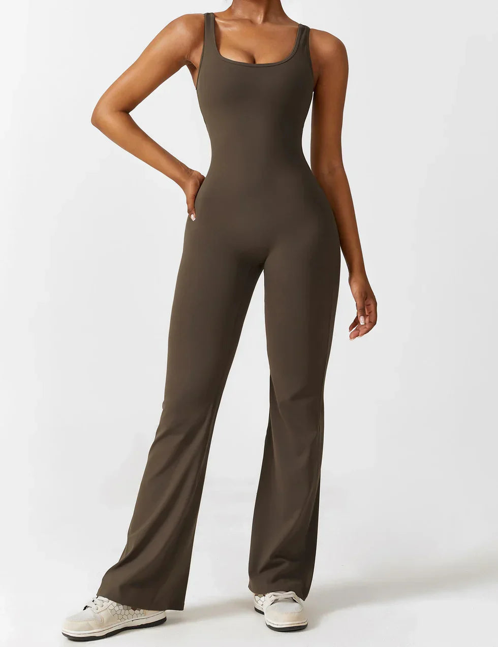 Pyloo Sierra | Jumpsuit med åpen V-rygg