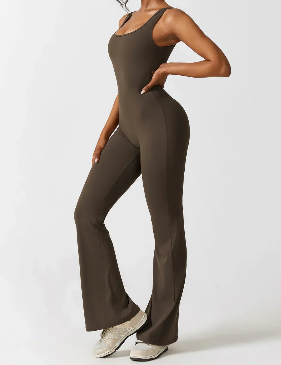 Pyloo Sierra | Jumpsuit med åpen V-rygg