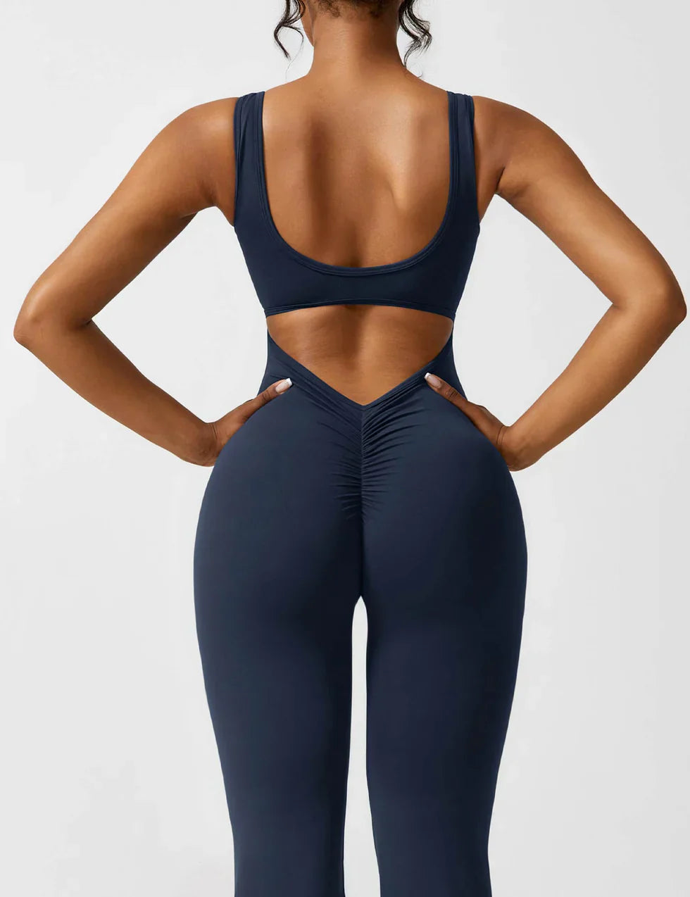 Pyloo Sierra | Jumpsuit med åpen V-rygg