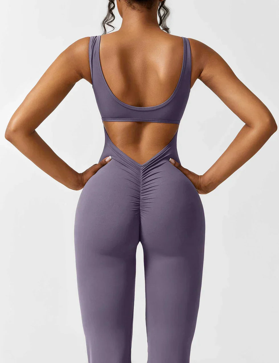 Pyloo Sierra | Jumpsuit med åpen V-rygg