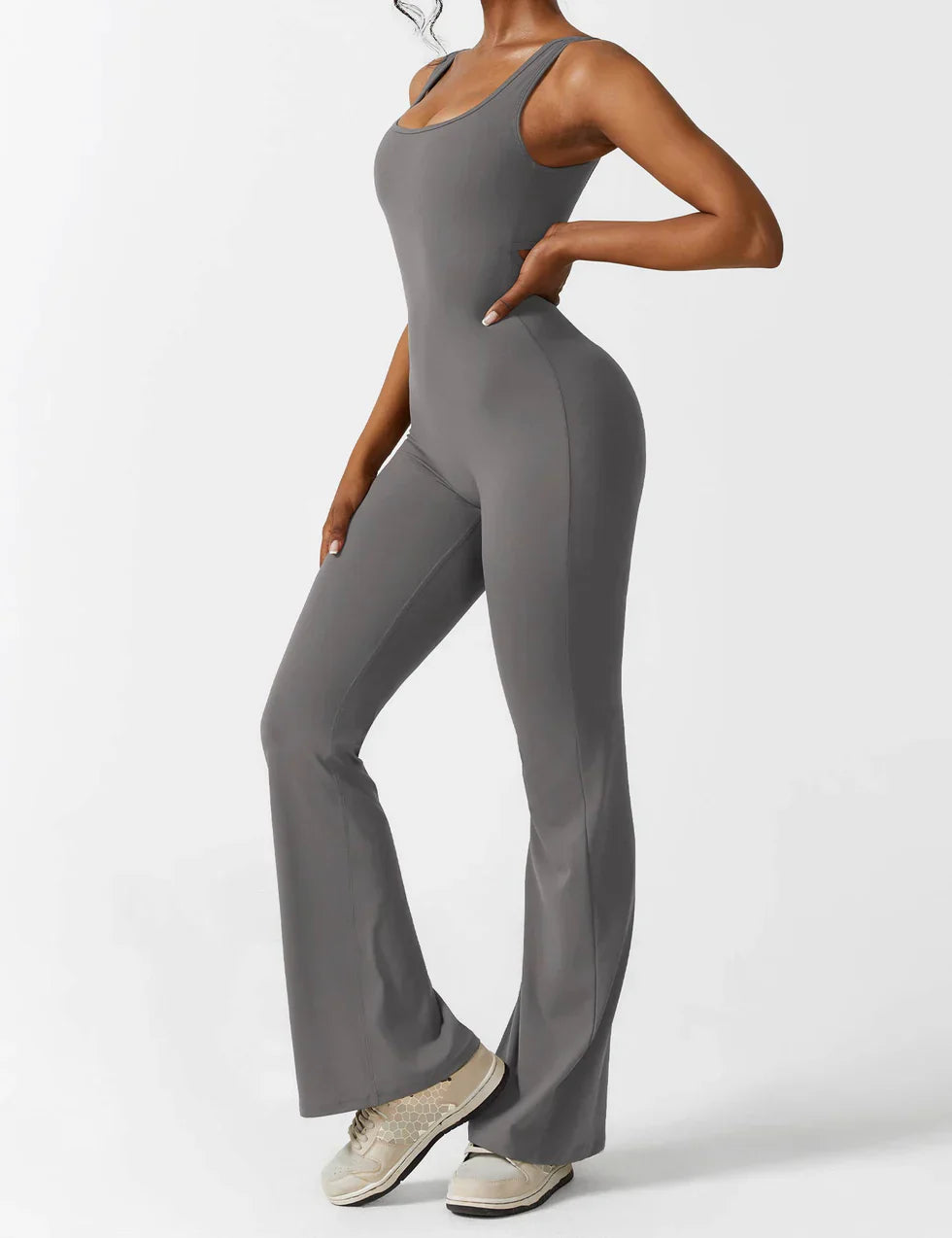 Pyloo Sierra | Jumpsuit med åpen V-rygg