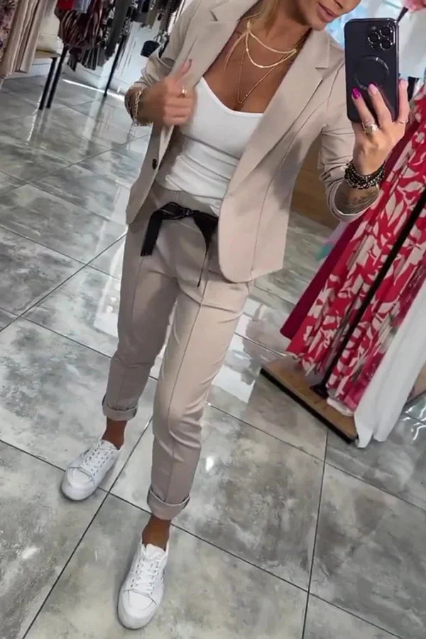 Liv | Personlig sett med myk blazer og løse joggebukser